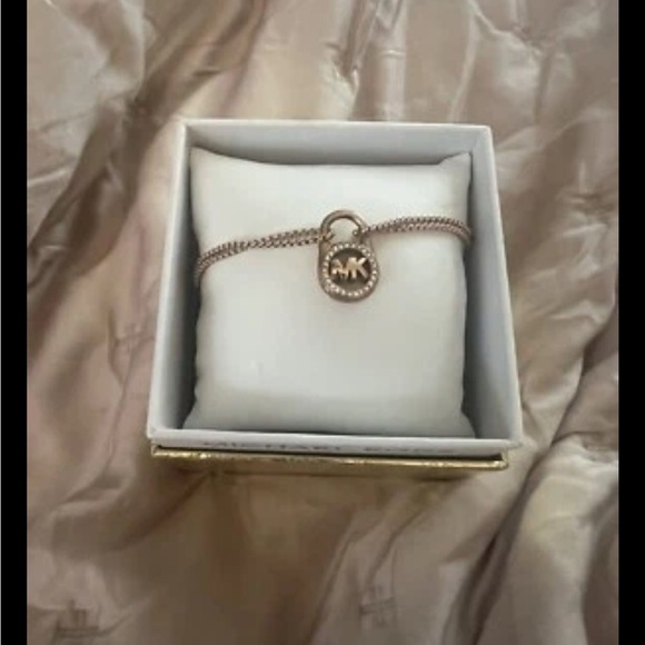 MICHAEL KORS GOLD LOCK DESIGN WITH RHINESTONE BRACELET NEW NIB - Picture 1 of 4